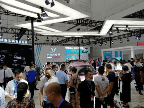 宗申新能源携行业领军人物刘建伟强势亮相济南展，与九州游旅行社共启合作新篇